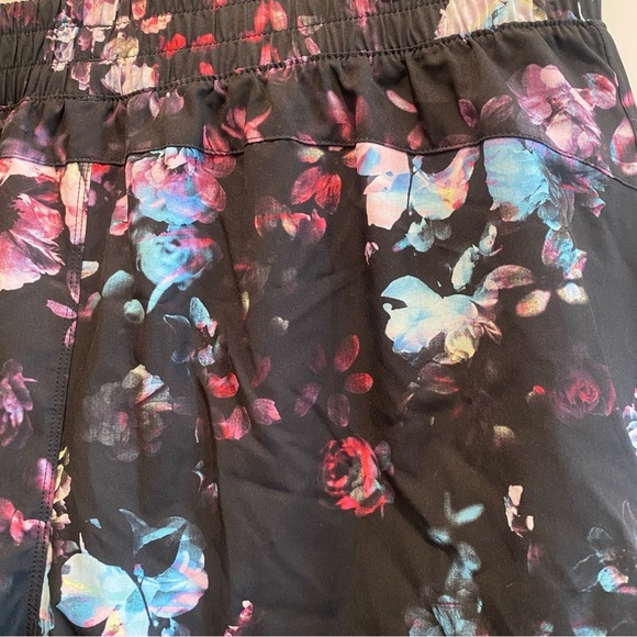 Avía Floral Women's Shorts Size XXL - Picture 6 of 7